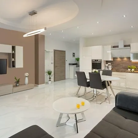 Viras Luxury Lägenhet Pula