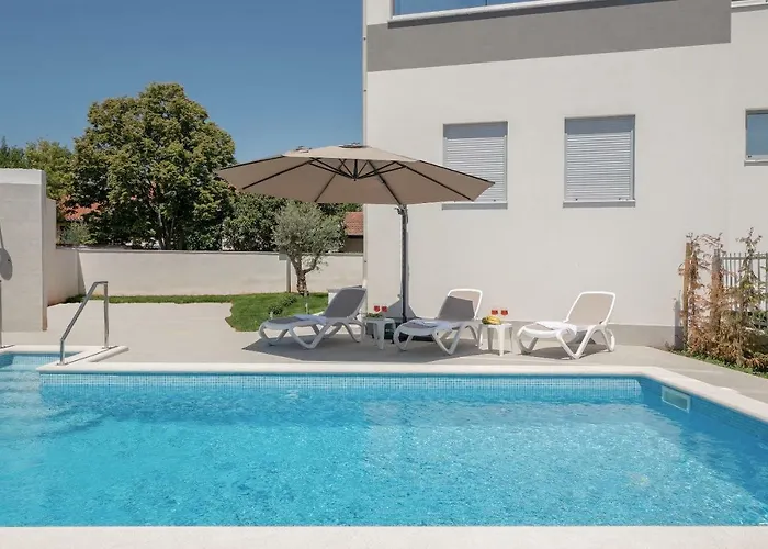 Viras Luxury Πούλα